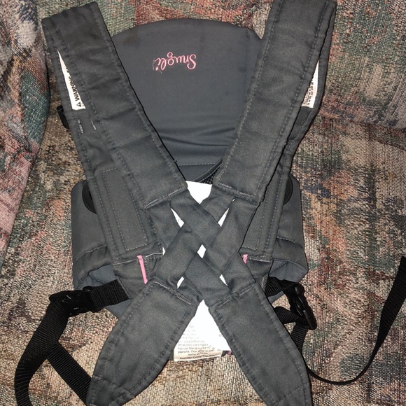 Snuggling Baby carrier - Picture 6 of 6